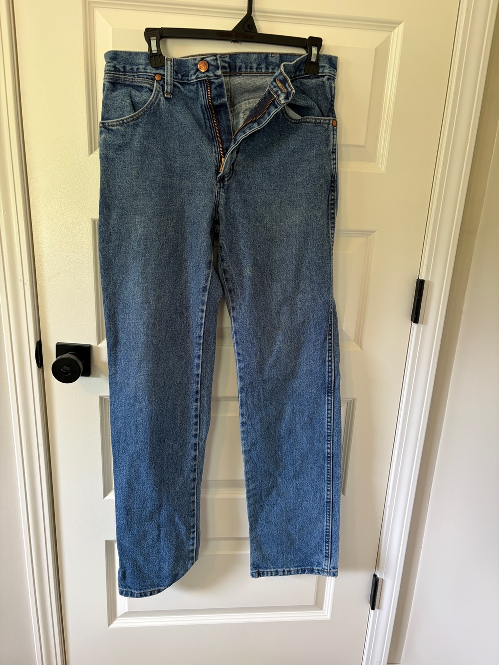 Wrangler Men's Straight Jeans in Medium Blue Denim